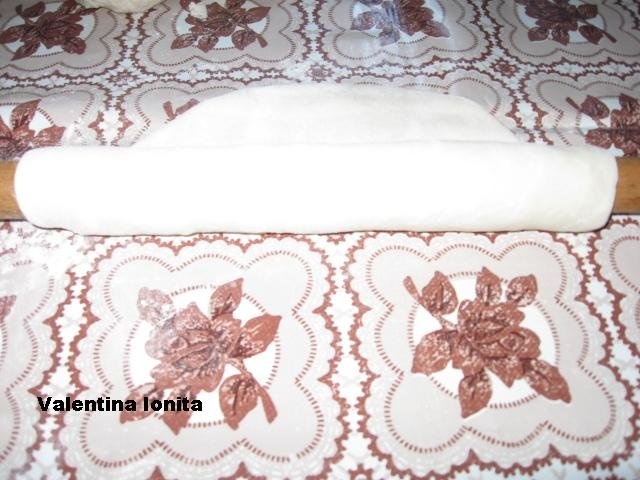 Placinta creata cu branza dulce si stafide