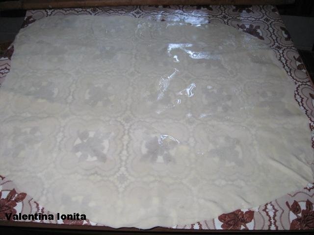 Placinta creata cu branza dulce si stafide