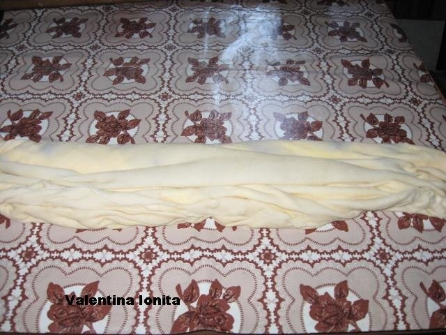 Placinta creata cu branza dulce si stafide