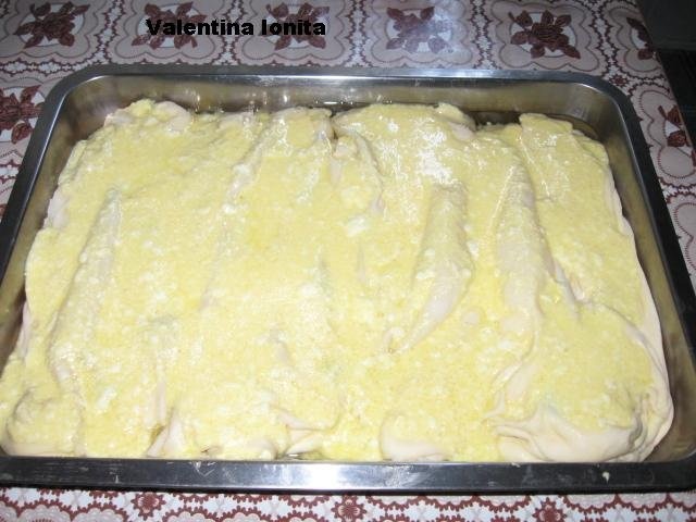 Placinta creata cu branza dulce si stafide