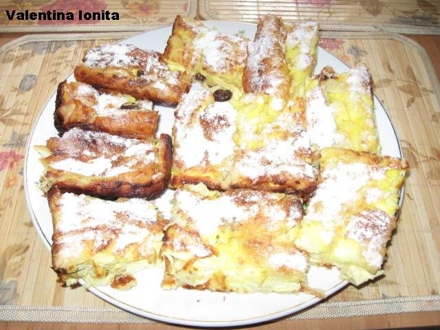 Placinta creata cu branza dulce si stafide