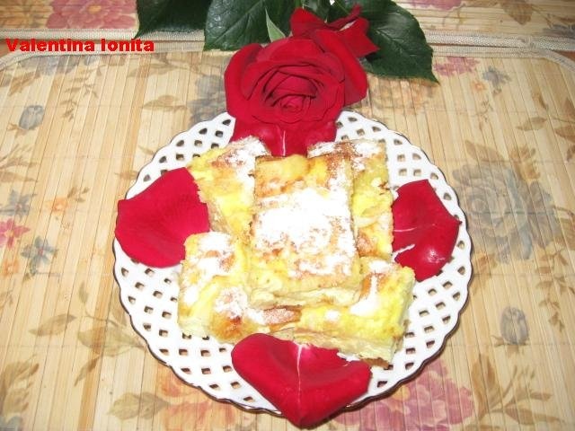 Placinta creata cu branza dulce si stafide