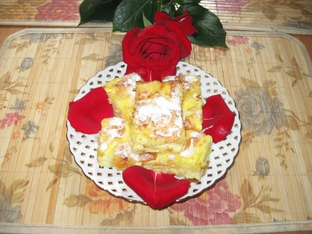 Placinta creata cu branza dulce si stafide