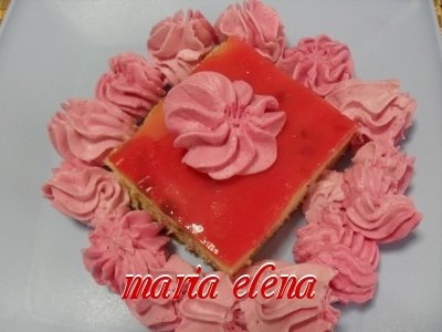 Prajitura cu rabarbura, budinca, tort-gelee si frisca