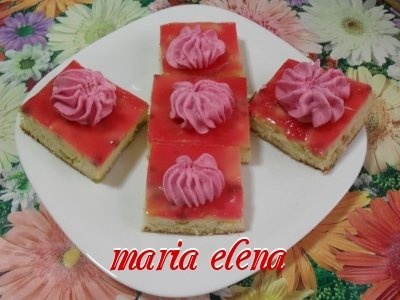 Prajitura cu rabarbura, budinca, tort-gelee si frisca