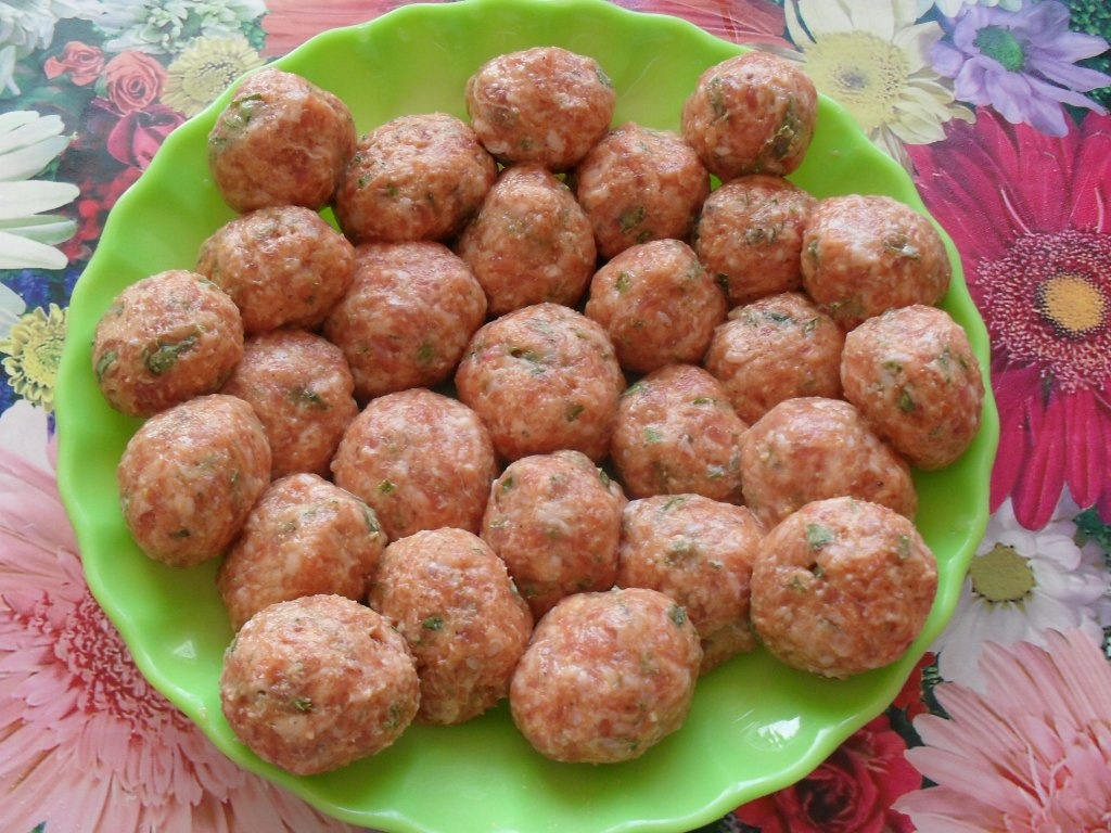 Sos de perisoare cu taitei scurti