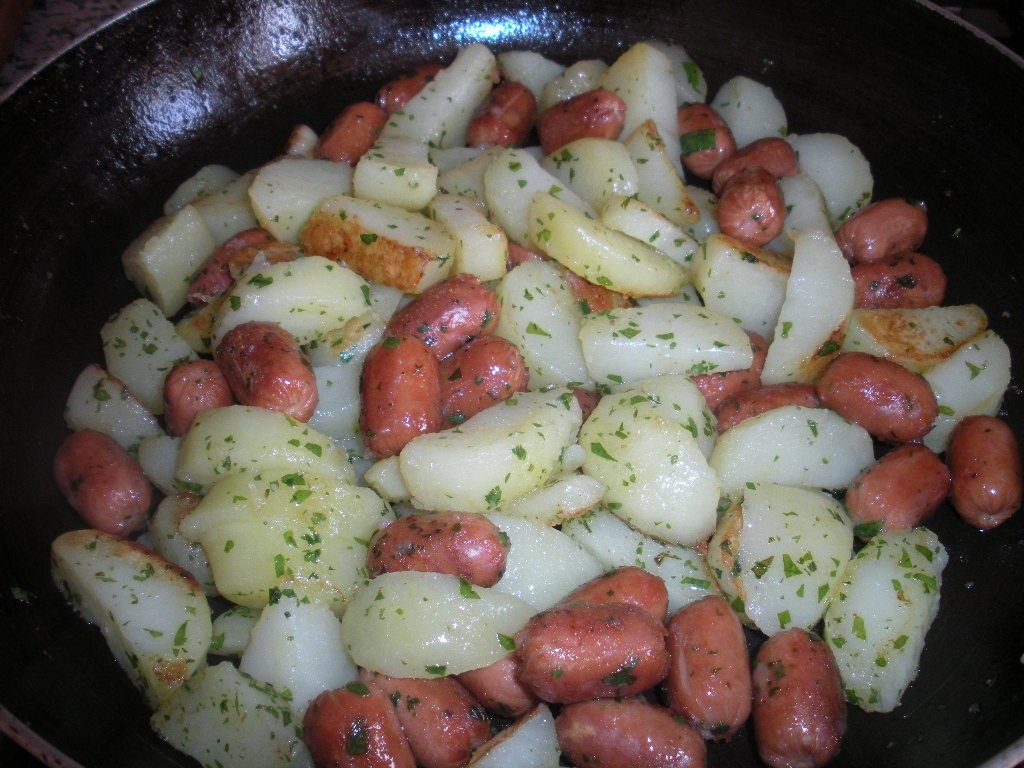 Craticioara cu cartofi si crenvusti