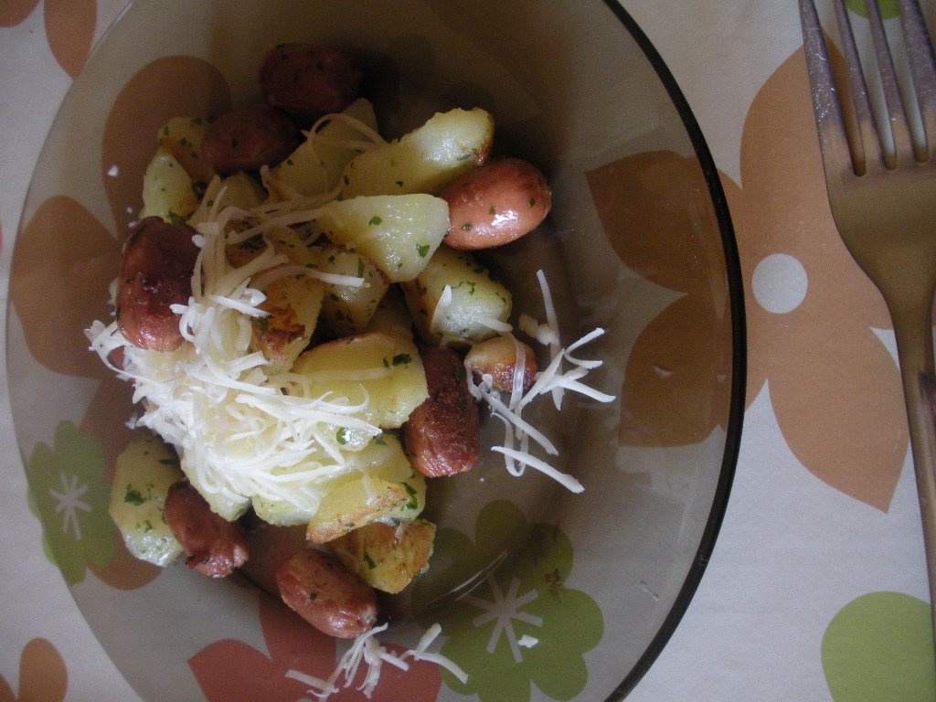 Craticioara cu cartofi si crenvusti