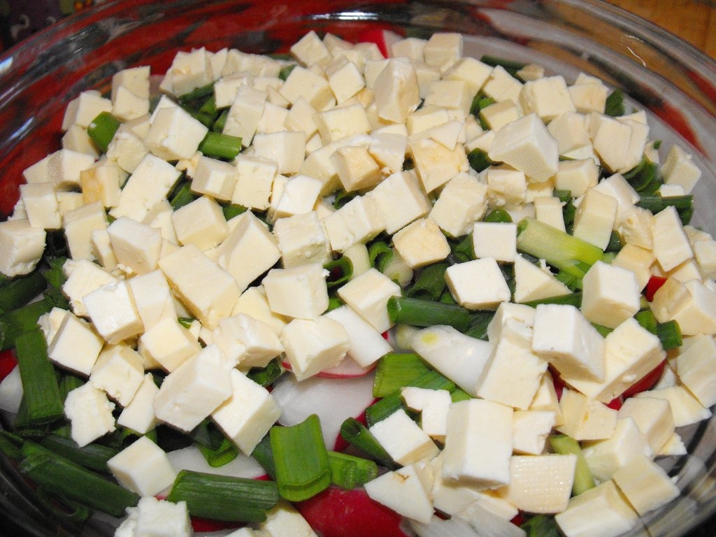 Salata de cruditati cu omleta si afumatura