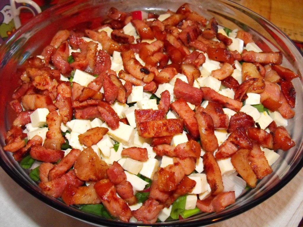 Salata de cruditati cu omleta si afumatura