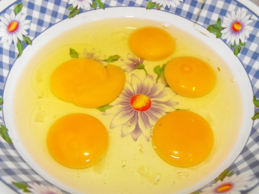 Salata de cruditati cu omleta si afumatura