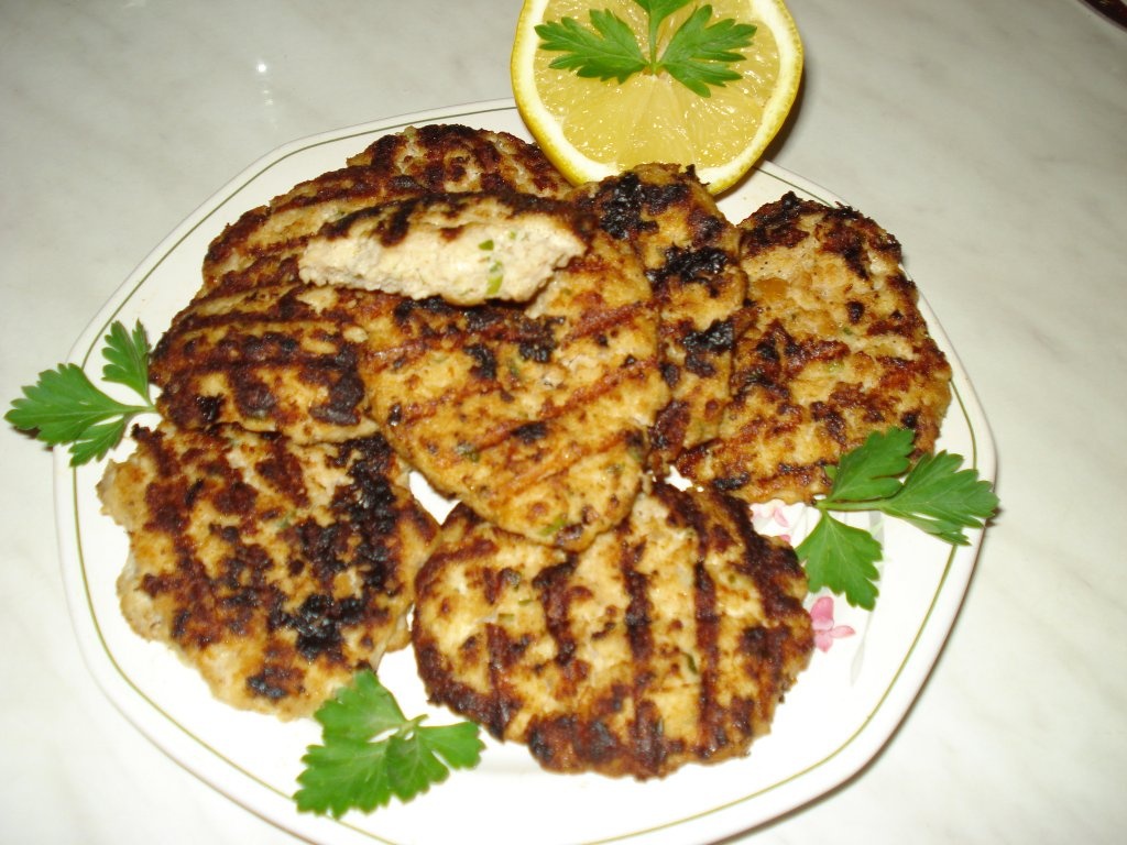 Chiftelute cu lamaie la gratar