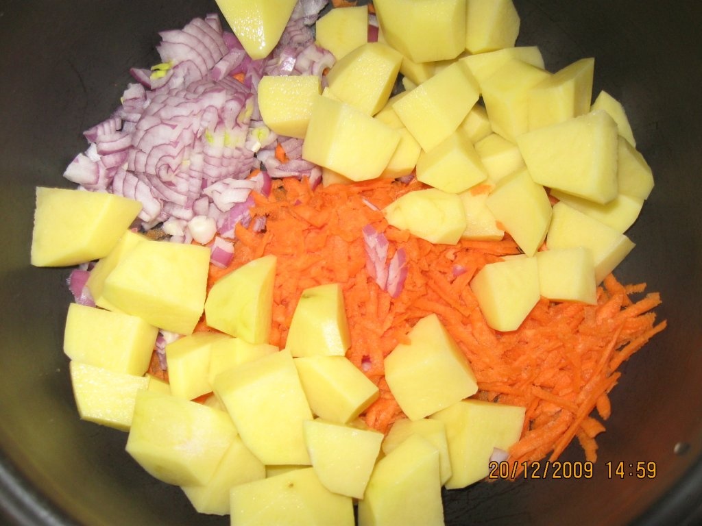 Ciorba de cartofi acrita cu zeama de varza