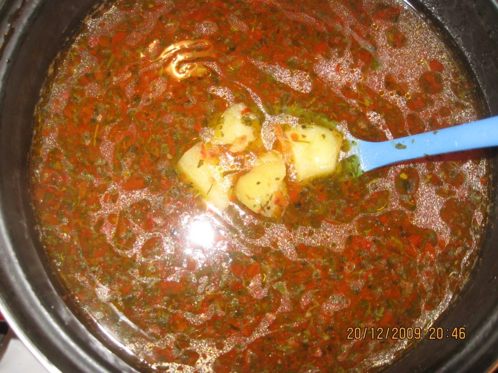 Ciorba de cartofi acrita cu zeama de varza