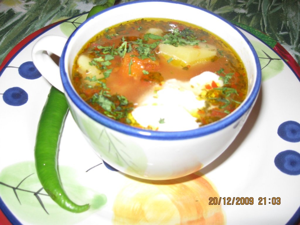 Ciorba de cartofi acrita cu zeama de varza