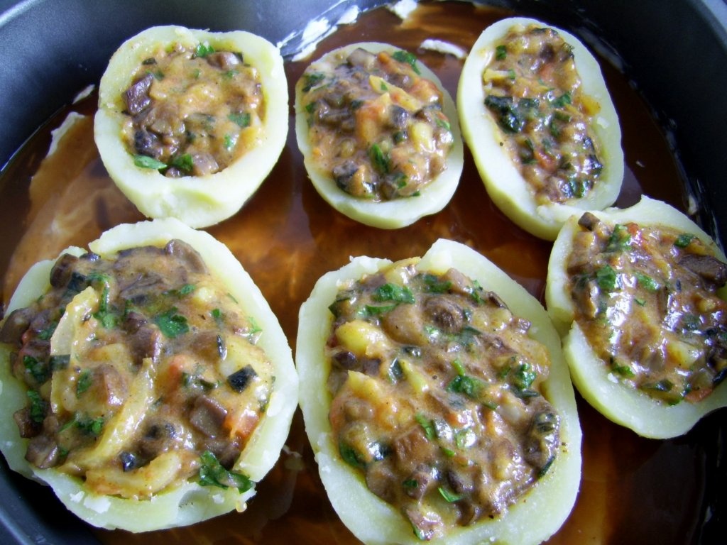 Cartofi cu ciuperci la cuptor