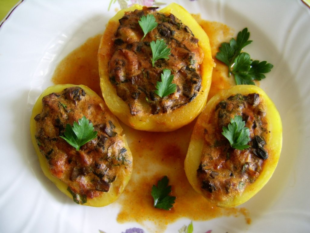 Cartofi cu ciuperci la cuptor