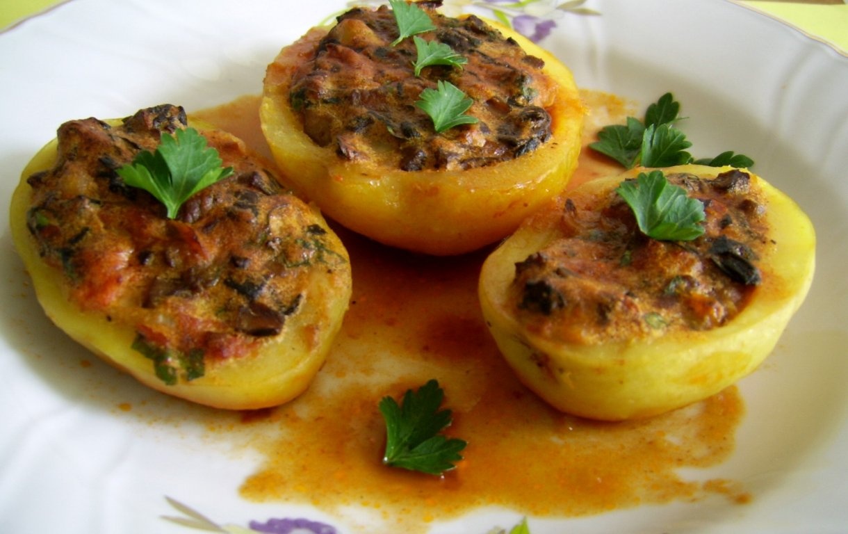 Cartofi cu ciuperci la cuptor