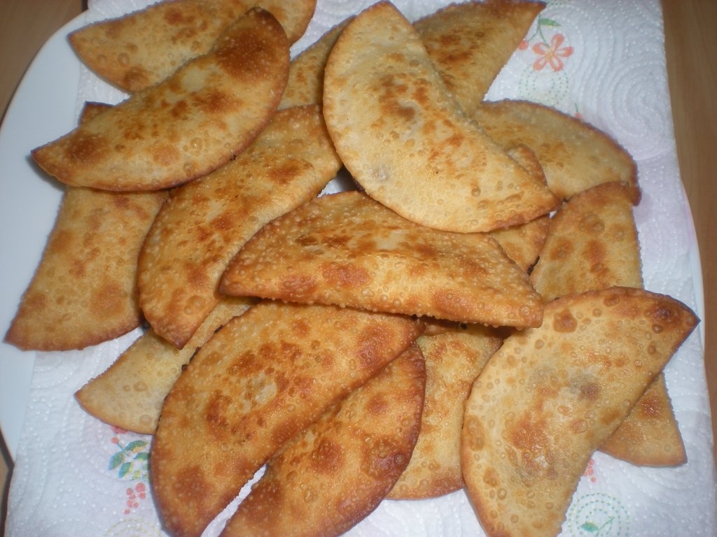 Placintele cu ricotta si stafide