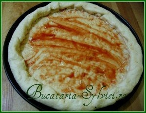 Pizza prosciutto e funghi cu bordura de branza