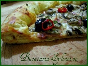 Pizza prosciutto e funghi cu bordura de branza