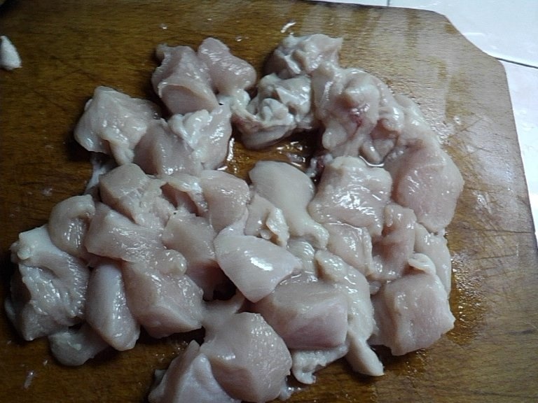 Piept de pui in sos de smantana cu mamaliguta