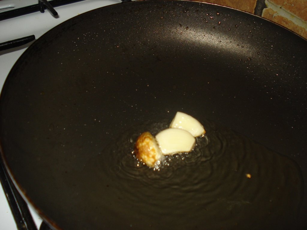 Spaghete cu rosii si busuioc