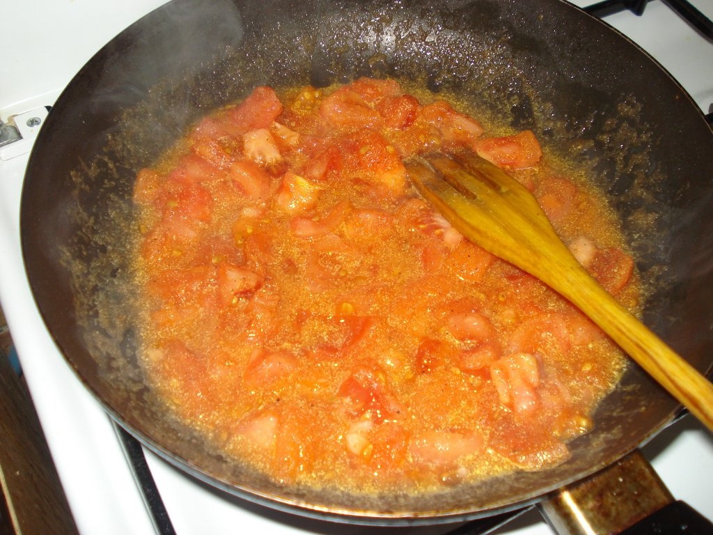 Spaghete cu rosii si busuioc