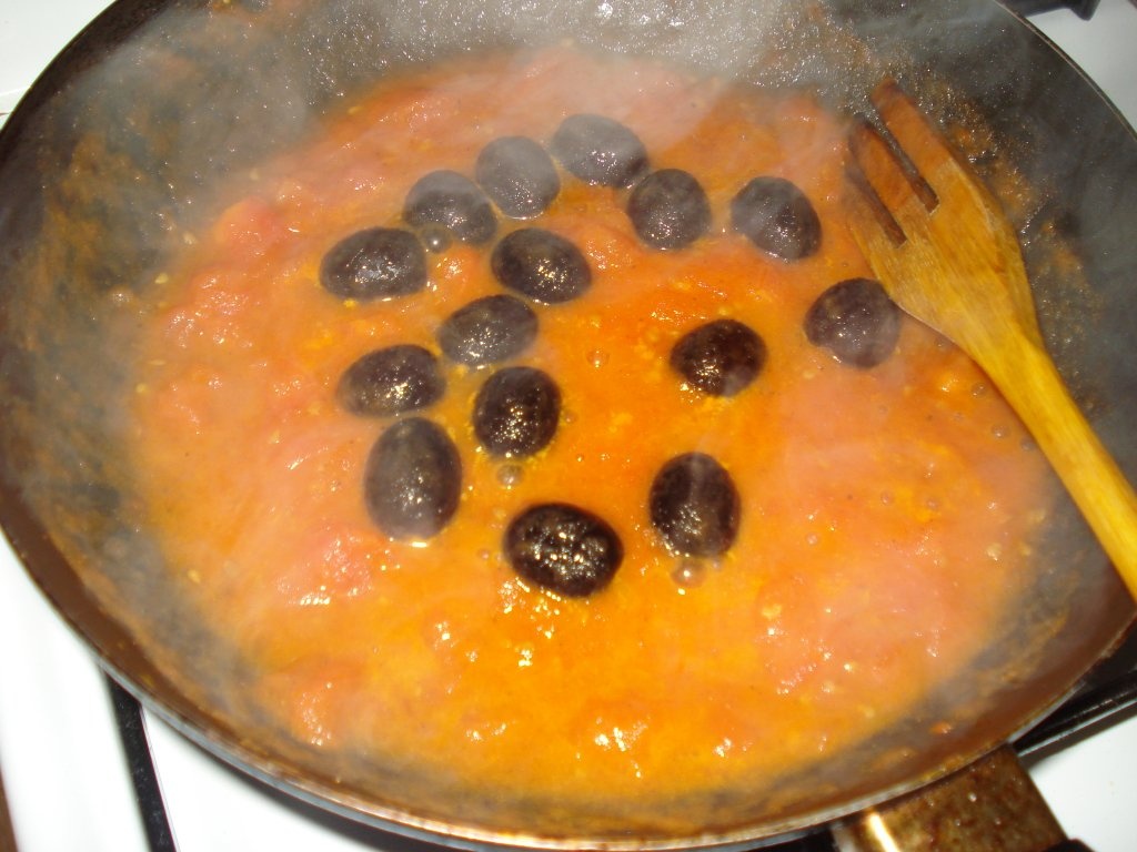 Spaghete cu rosii si busuioc