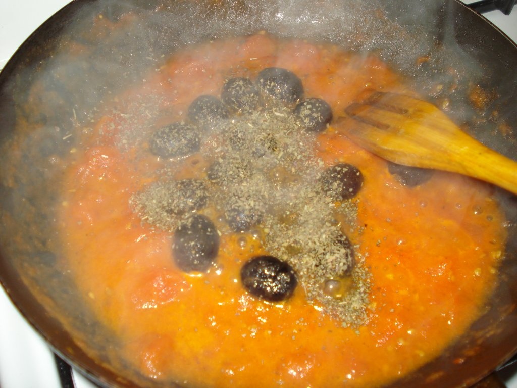 Spaghete cu rosii si busuioc