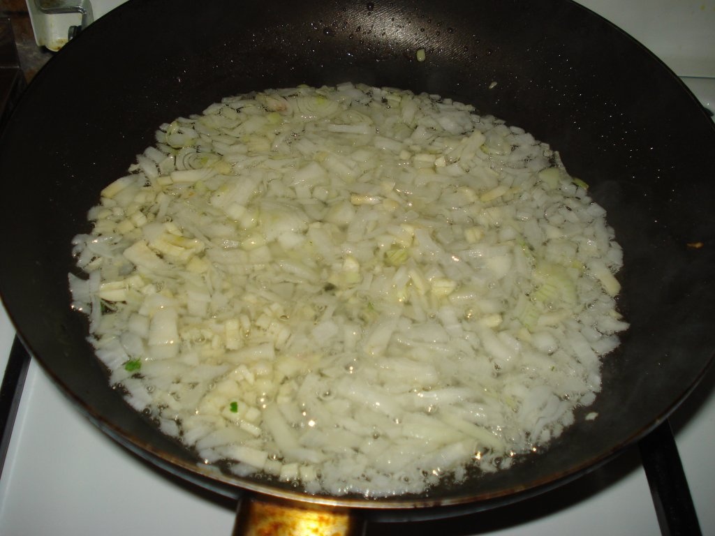 Spaghete cu chiftelute in sos picant