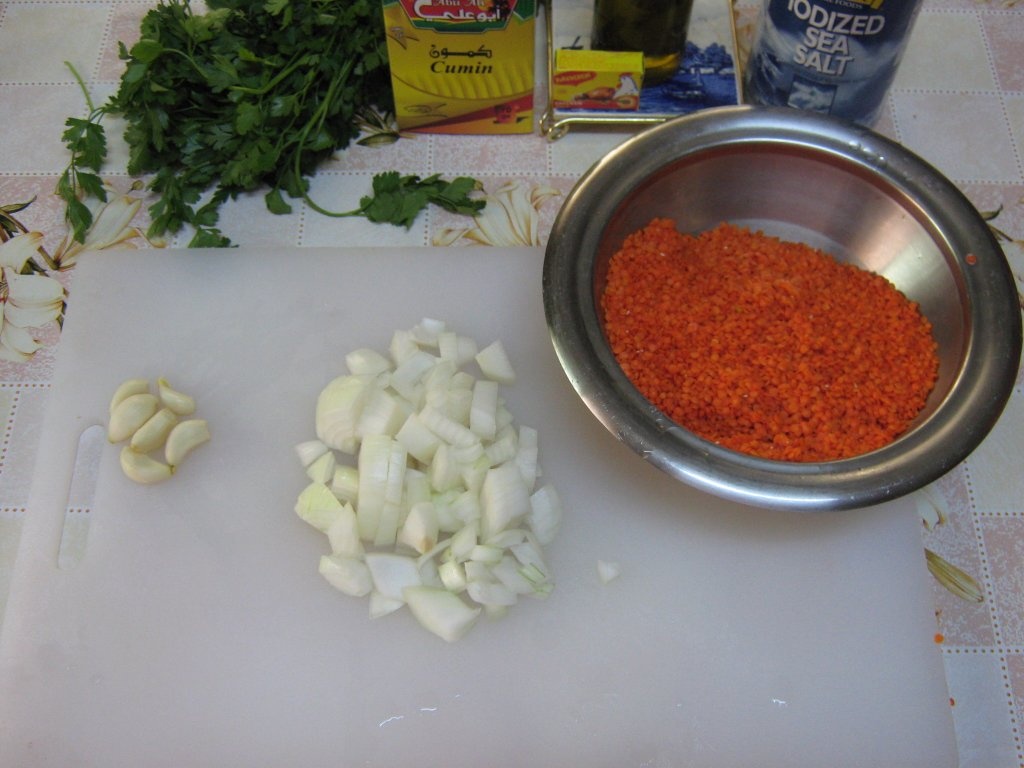 Supa crema de linte cu taitei lati- Regag adass-specific palestiniana