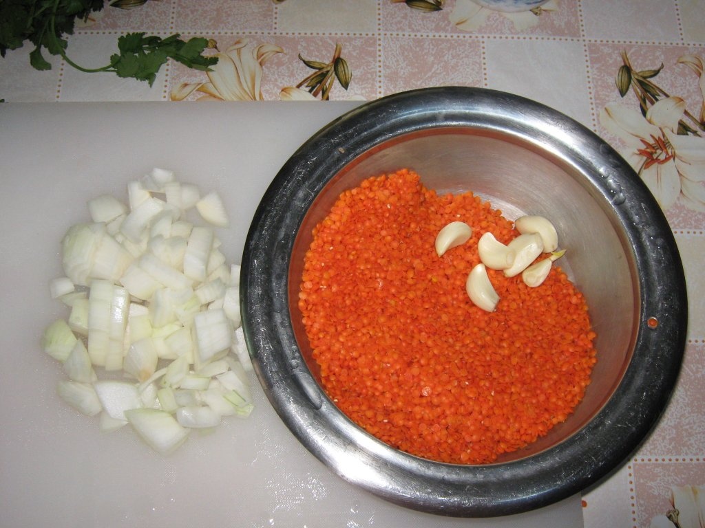 Supa crema de linte cu taitei lati- Regag adass-specific palestiniana