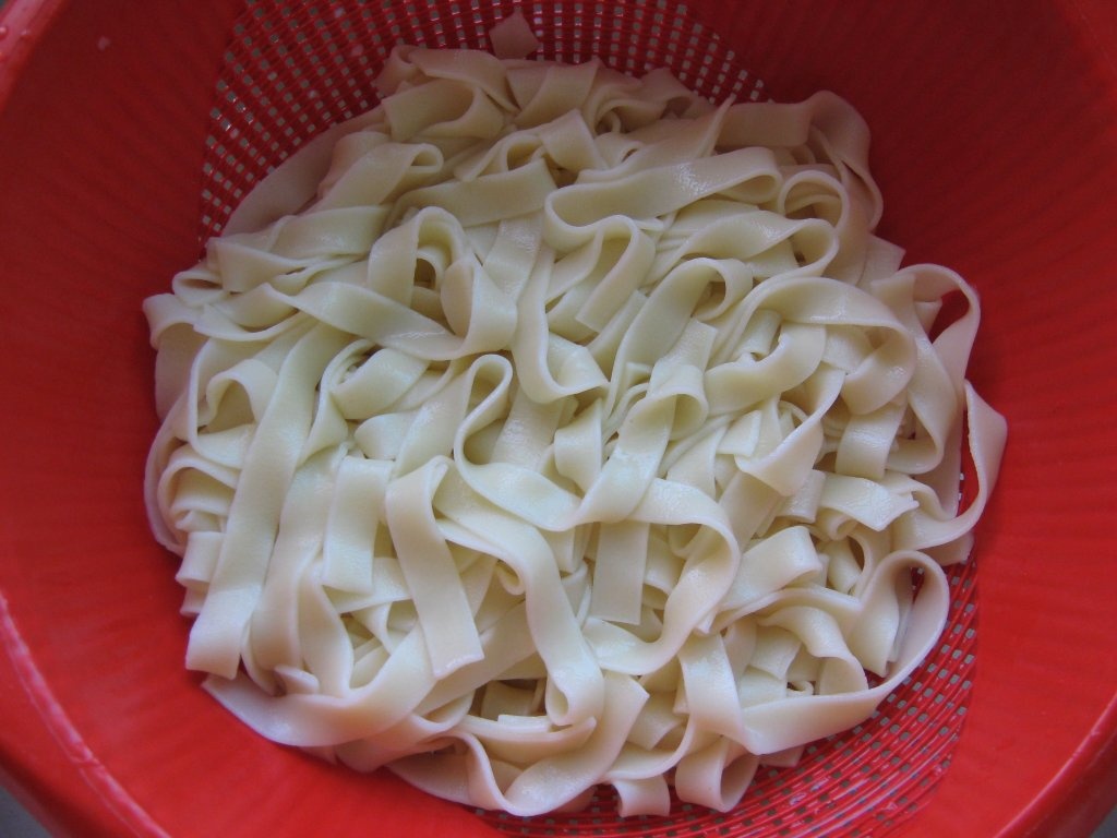 Supa crema de linte cu taitei lati- Regag adass-specific palestiniana