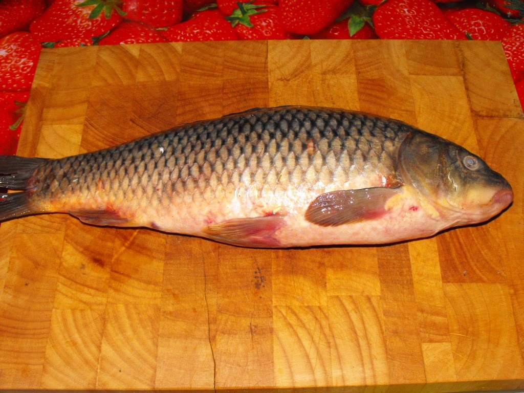 Crap prajit cu garnitura de cartofi natur