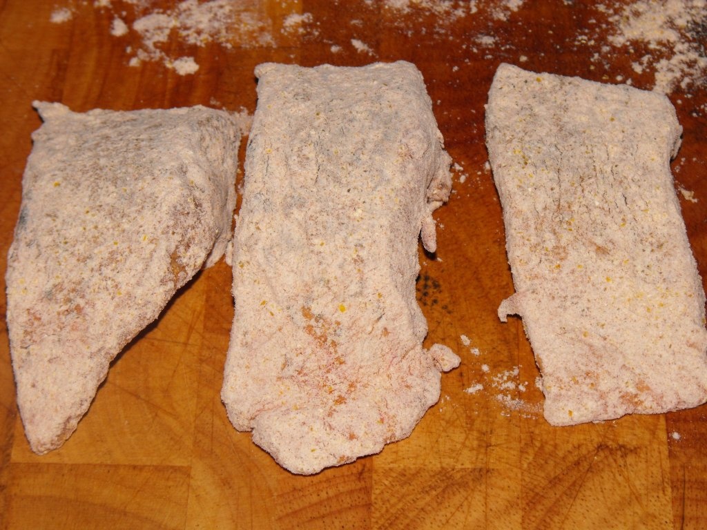 Crap prajit cu garnitura de cartofi natur