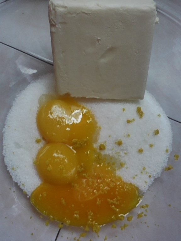 Prajitura cu capsuni si bezea