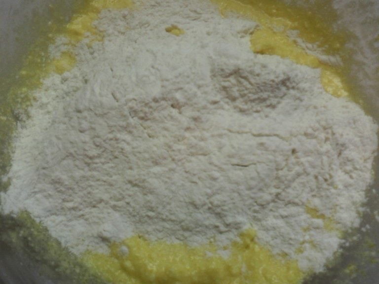 Prajitura cu capsuni si bezea