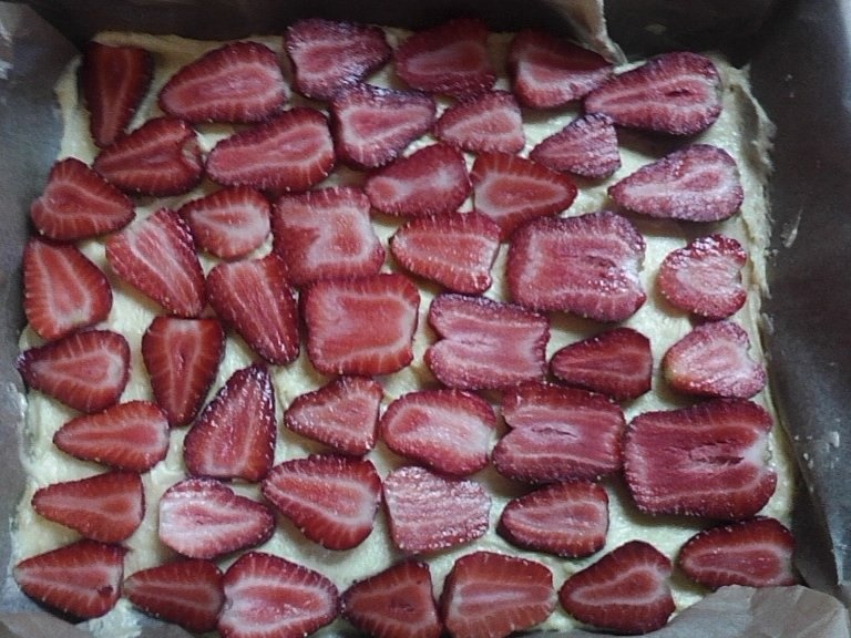 Prajitura cu capsuni si bezea