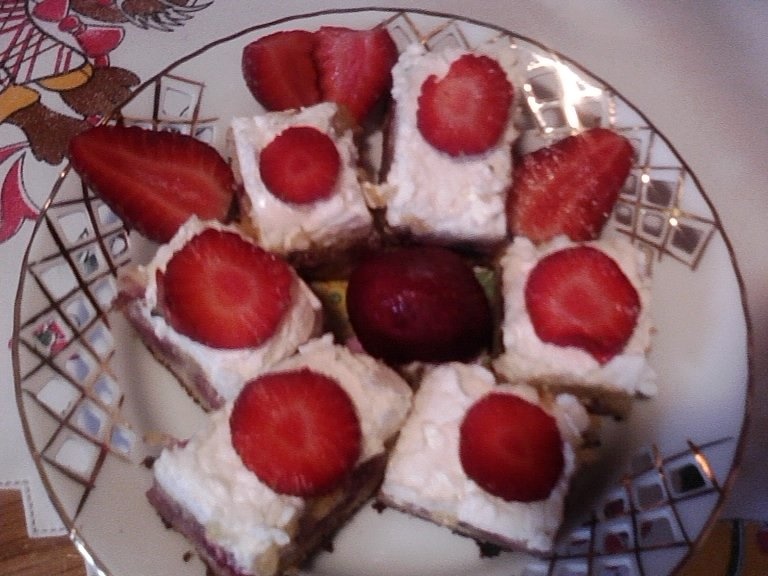 Prajitura cu capsuni si bezea