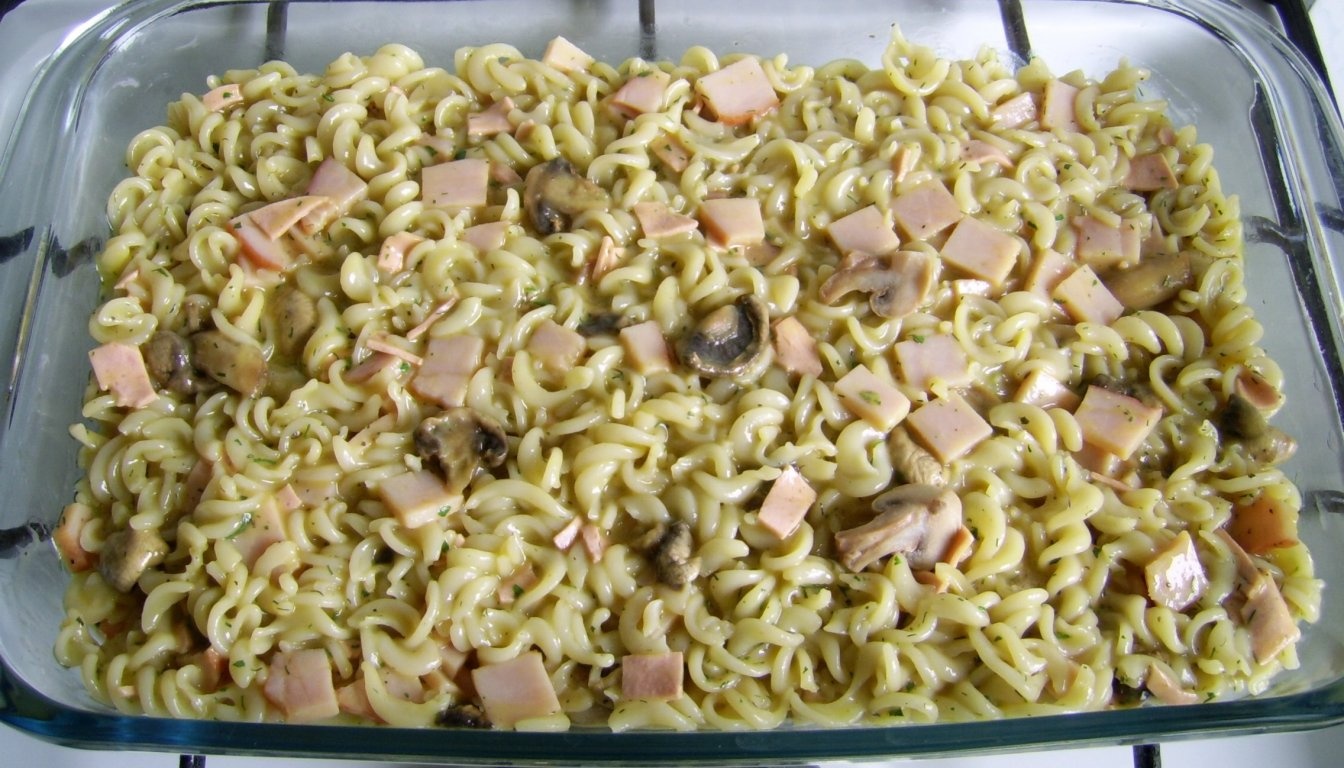 Budinca de paste cu sunca si ciuperci