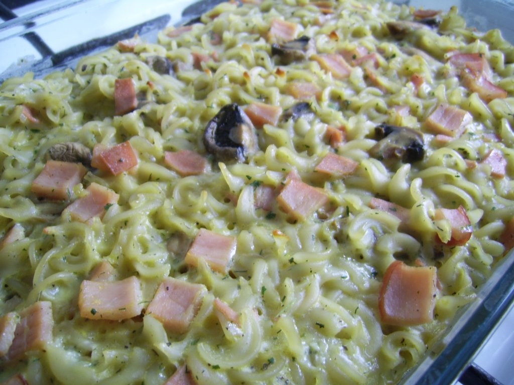 Budinca de paste cu sunca si ciuperci