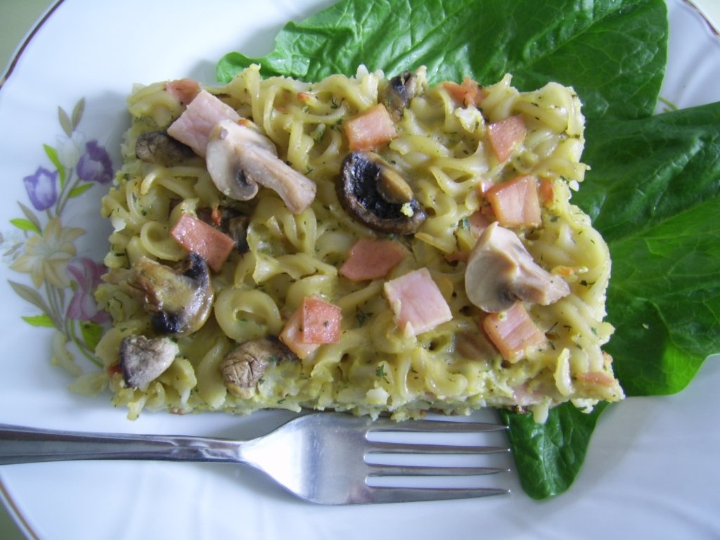 Budinca de paste cu sunca si ciuperci