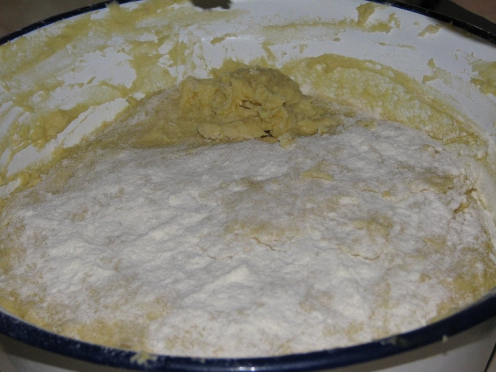 Cozonac cu nuca si rahat