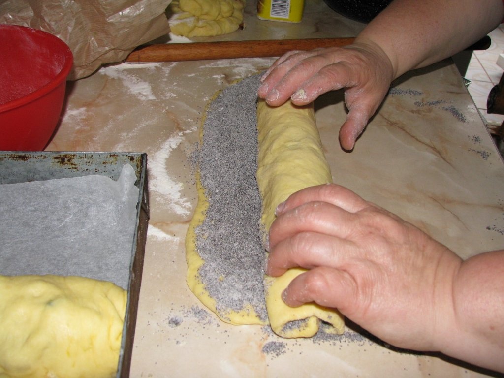 Cozonac cu nuca si rahat