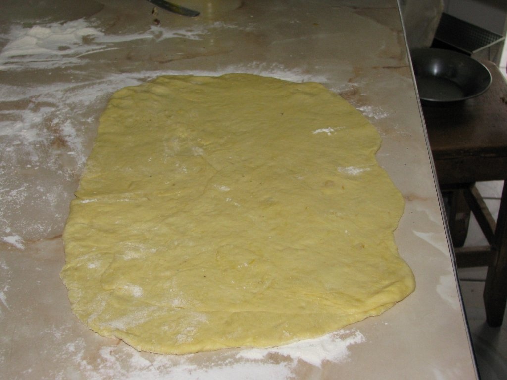 Cozonac cu nuca si rahat