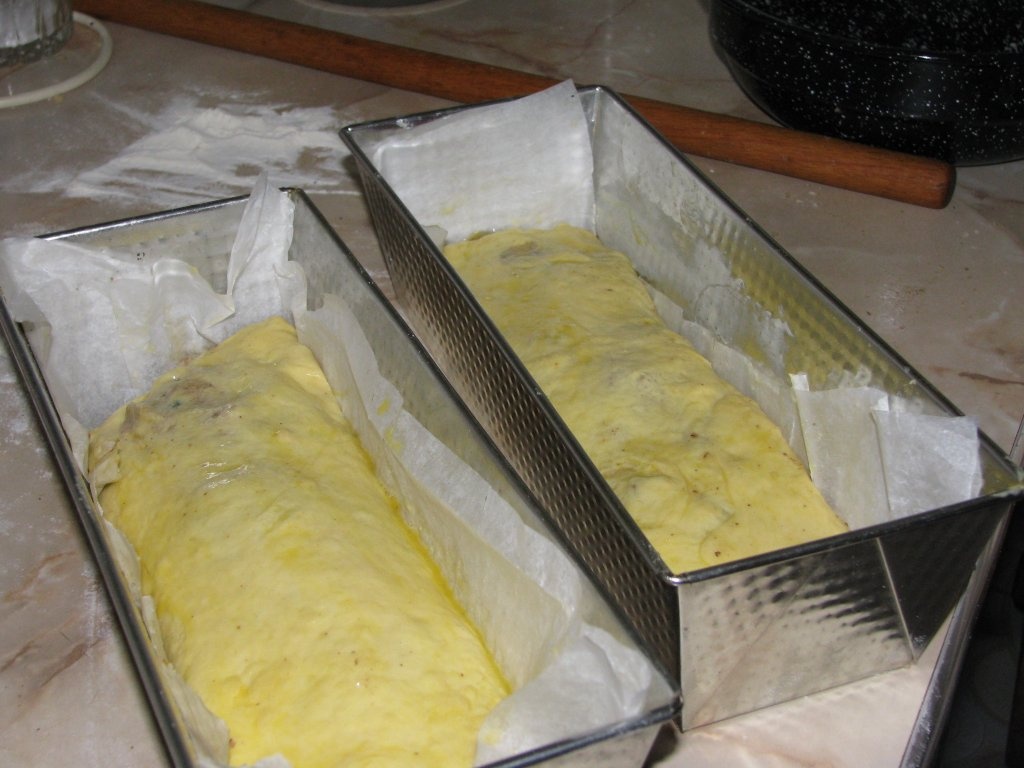 Cozonac cu nuca si rahat