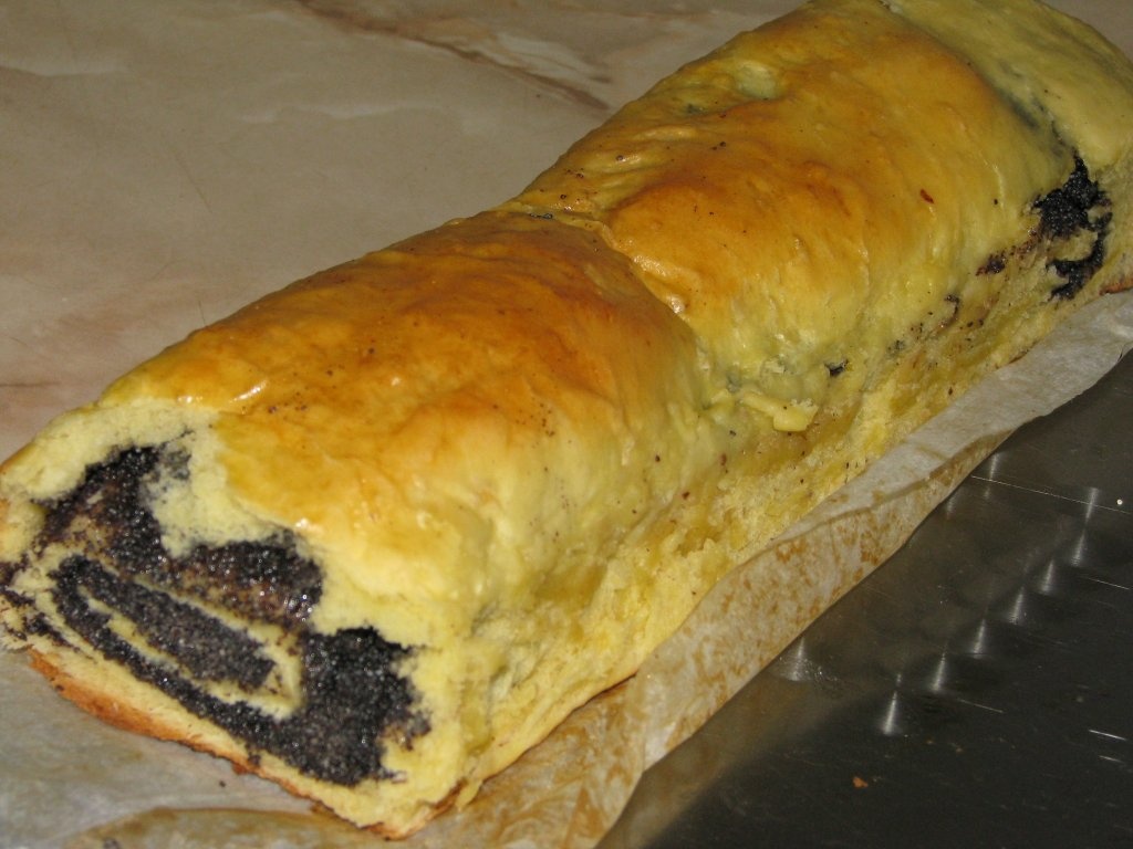 Cozonac cu nuca si rahat