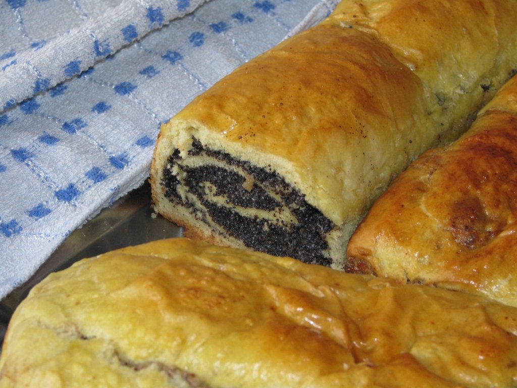 Cozonac cu nuca si rahat