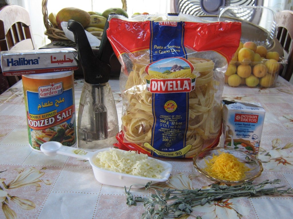 Fettucine Alfredo cu creveti